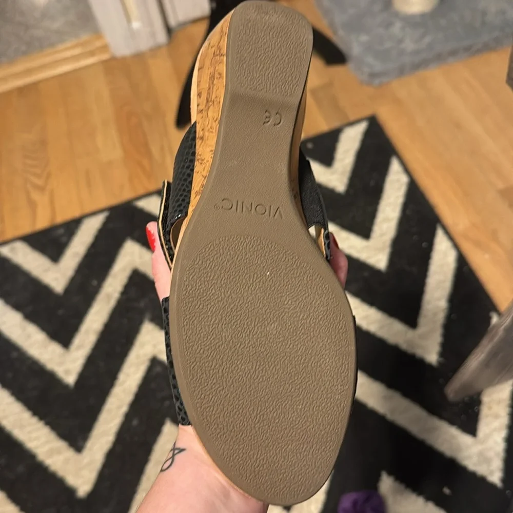 Vionic Black Textured Crossband Wedge Slide